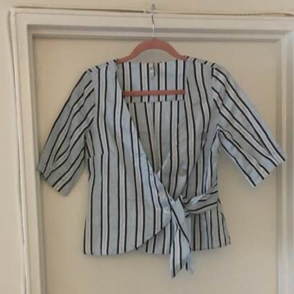 ZARA TRF  crossover 3/4 sleeves shirt pinstripe M